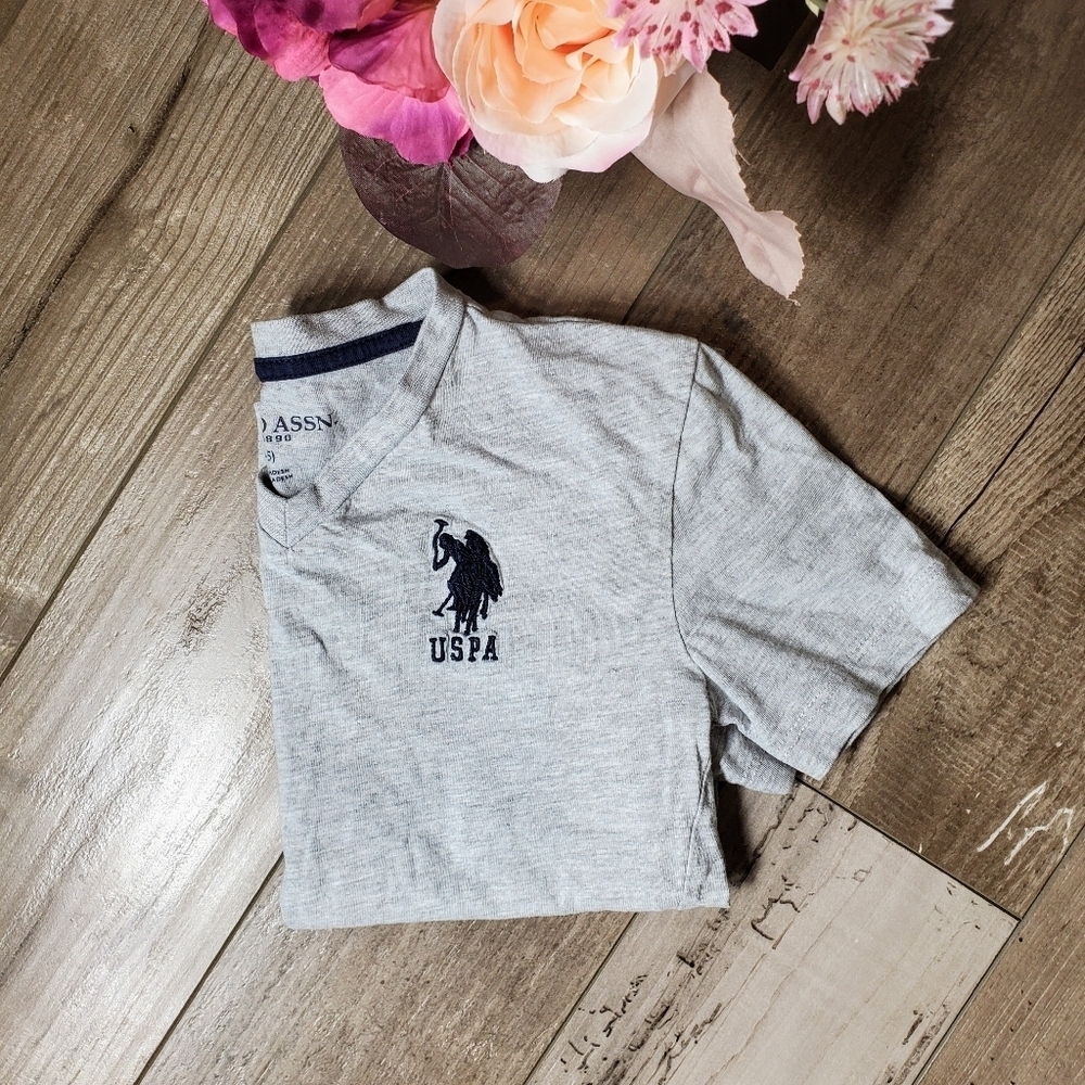 US Polo Assn Short Sleeve Boys Gray Embroidered Logo Size XS 4-5 V-Neck T-Shirt